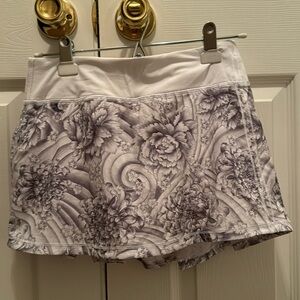Size 6 Lululemon tennis skirt